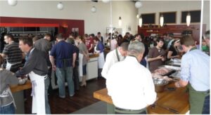 Buffet mit Teilnehmer des 10. Jubiläums der iWelt