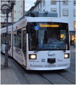 iWelt Straßenbahn von vorne 